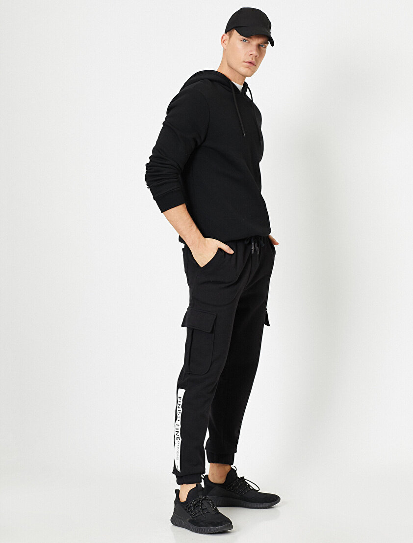 Kargo Cepli Lastik Paça Yanı Yazı Baskılı Eşofman Altı