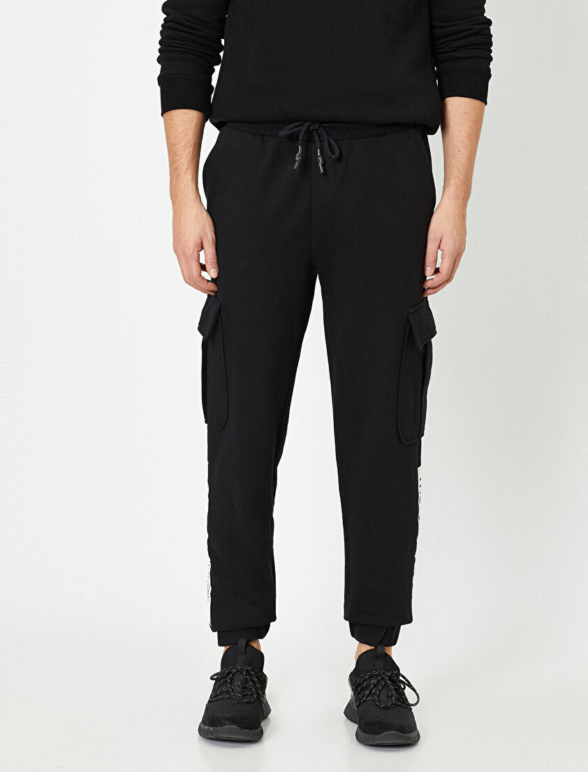 Kargo Cepli Lastik Paça Yanı Yazı Baskılı Eşofman Altı