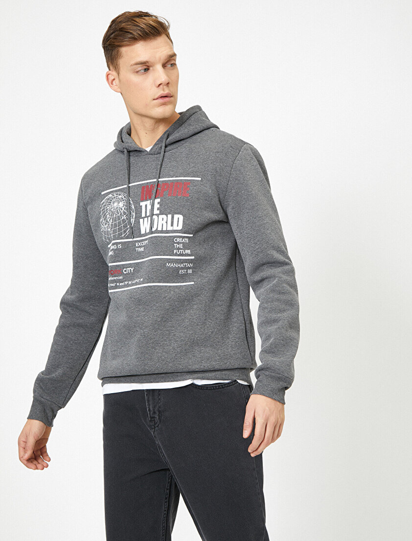 Kapüşonlu Yazılı Baskılı Uzun Kollu Sweatshirt