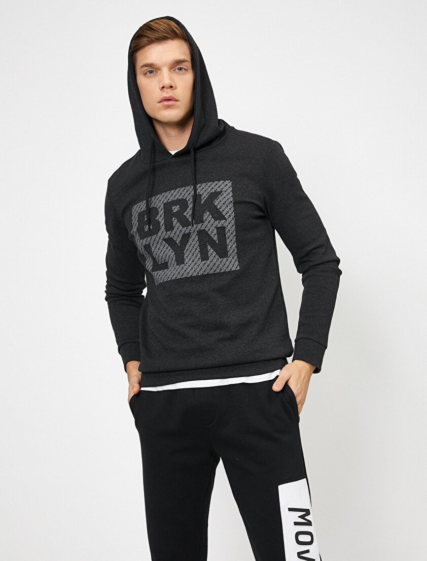 Kapüşonlu Yazılı Baskılı Uzun Kollu Sweatshirt