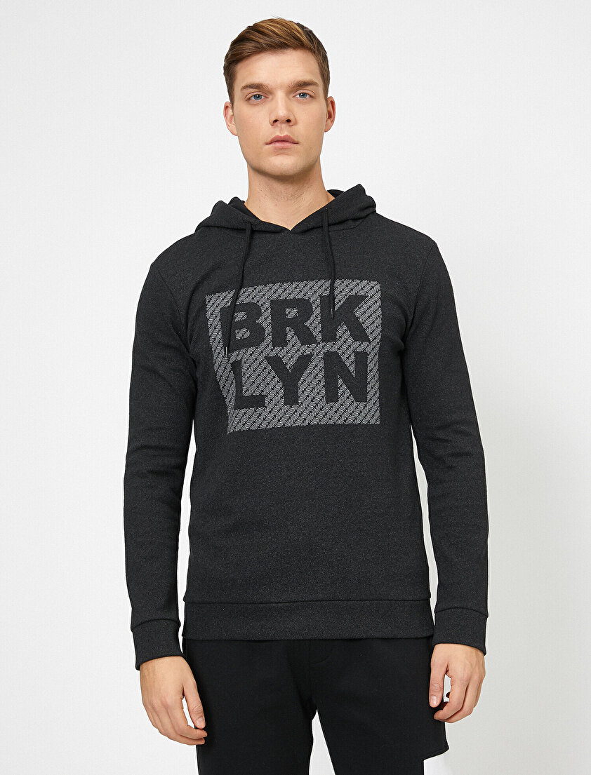 Kapüşonlu Yazılı Baskılı Uzun Kollu Sweatshirt