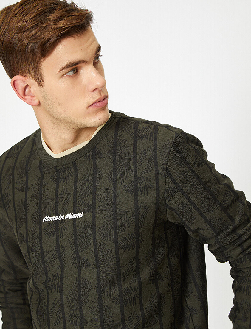 Bisiklet Yaka Çizgili Desen Baskılı Sloganlı Sweatshirt