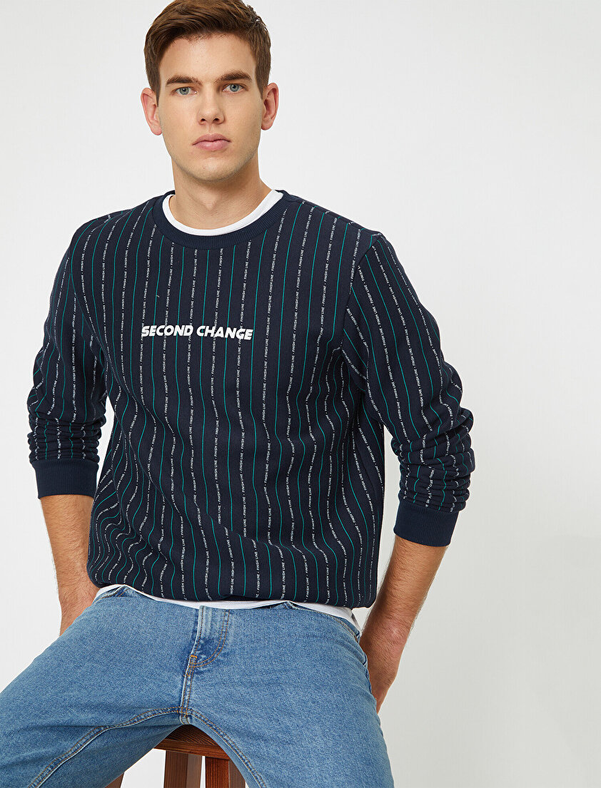 Dikey Çizgili Slogan Baskılı Bisiklet Yaka Sweatshirt