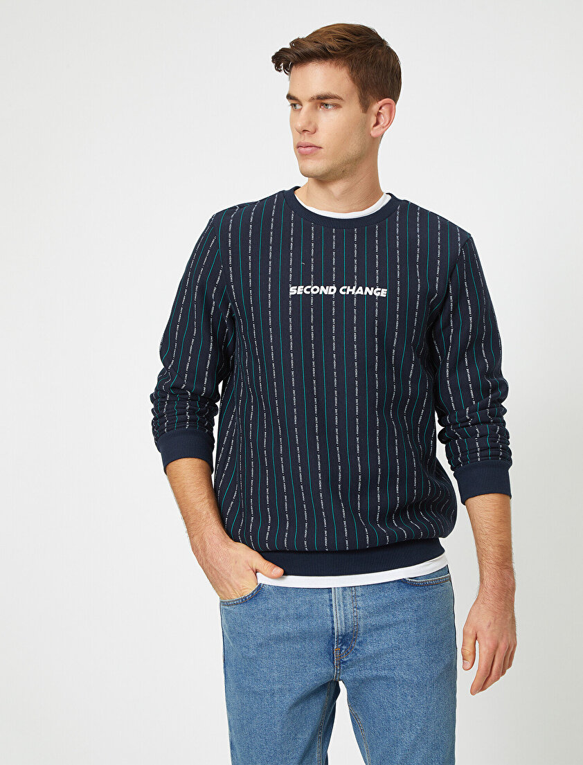 Dikey Çizgili Slogan Baskılı Bisiklet Yaka Sweatshirt