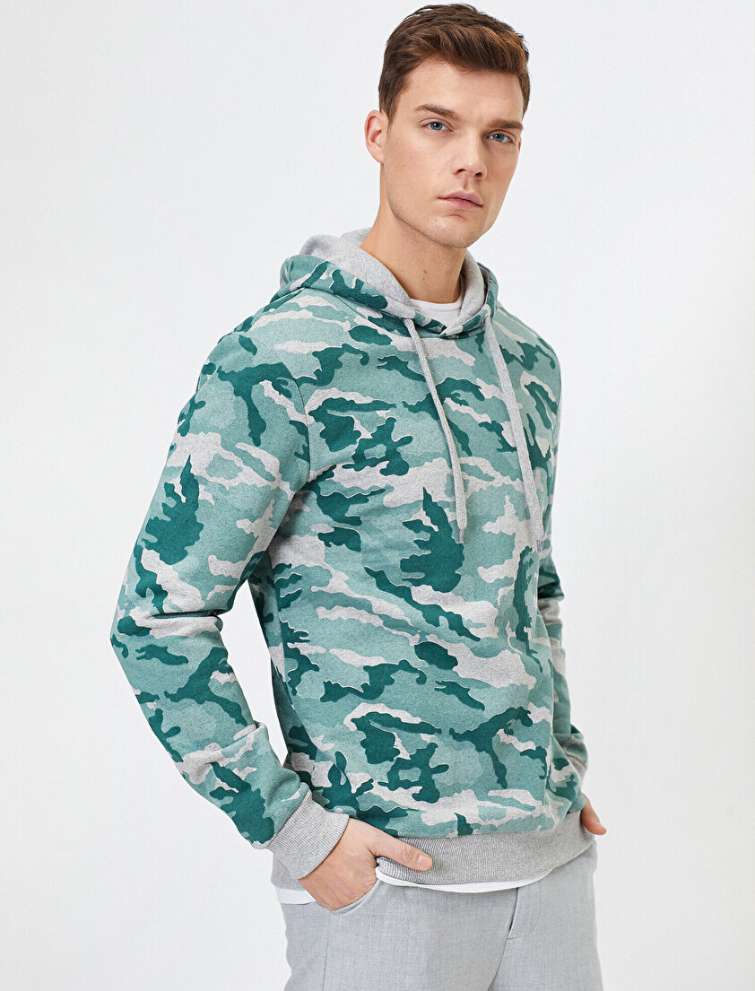 Kapüşonlu Kamuflaj Desenli Uzun Kollu Sweatshirt