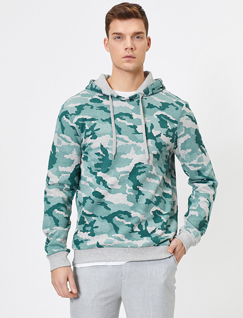 Kapüşonlu Kamuflaj Desenli Uzun Kollu Sweatshirt
