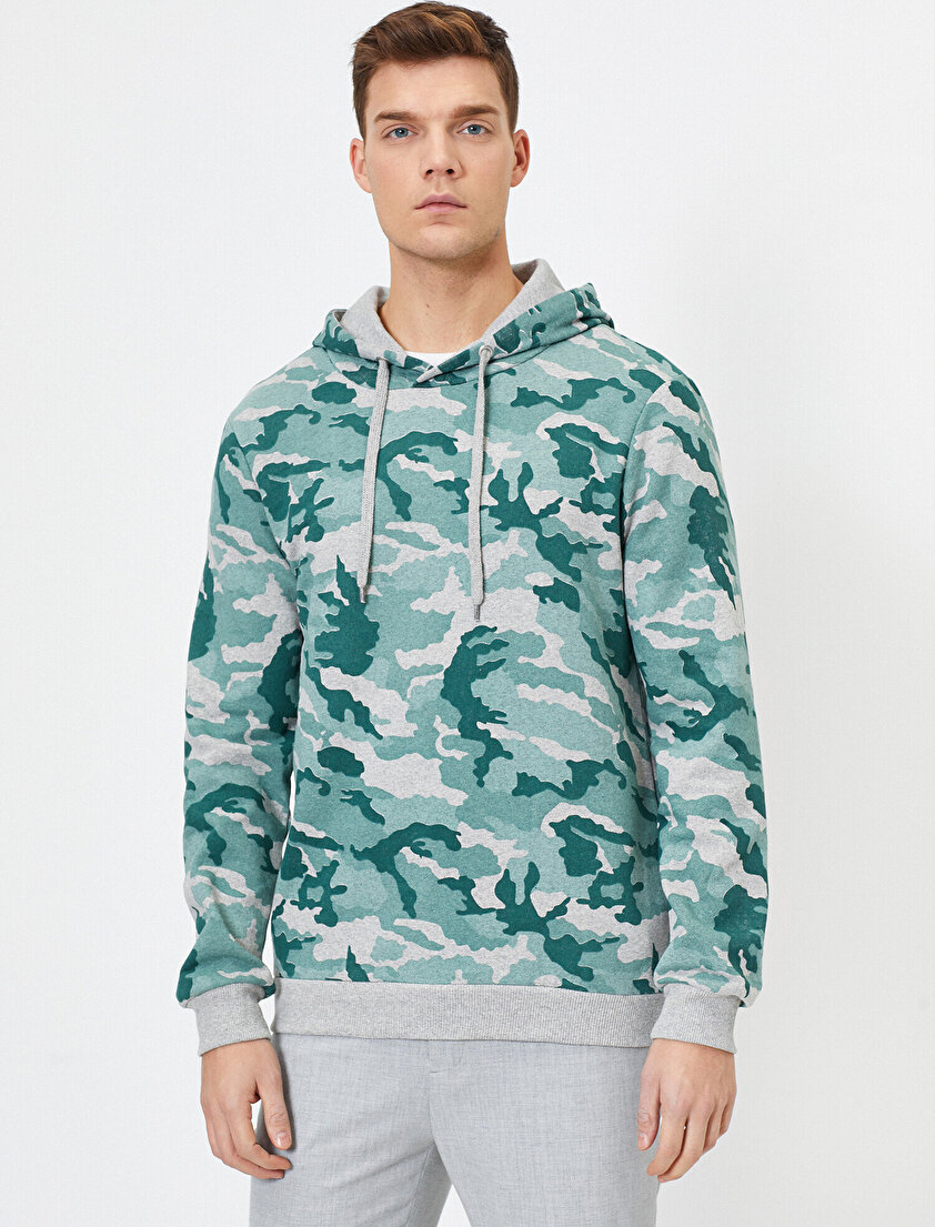 Kapüşonlu Kamuflaj Desenli Uzun Kollu Sweatshirt