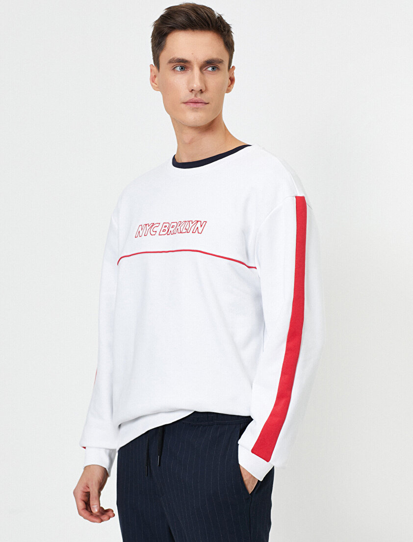 Bisiklet Yaka Kolları Şerit Detaylı İşlemeli Sweatshirt