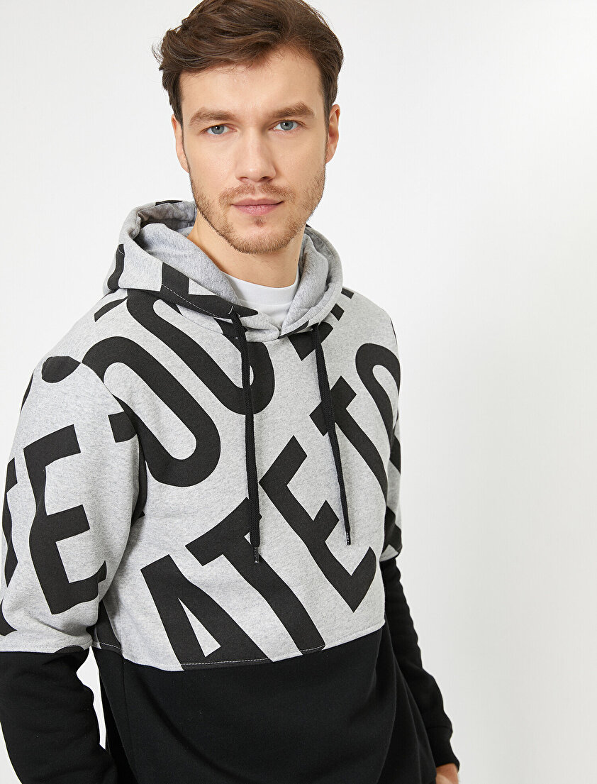 Kapüşonlu Renk Bloklu Metraj Baskılı Sweatshirt