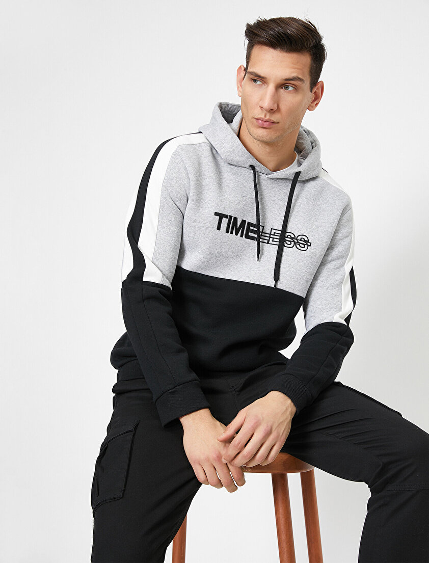 Kapüşonlu Kolları Şeritli İşlemeli Sweatshirt