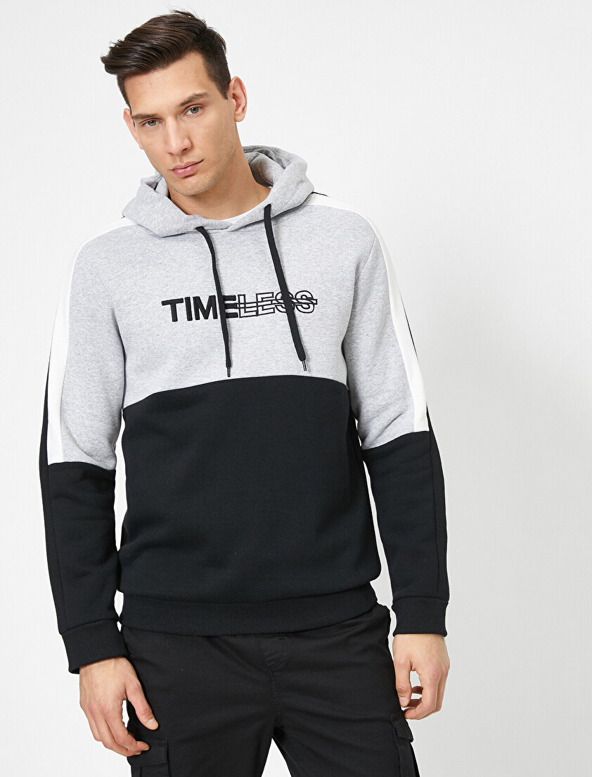 Kapüşonlu Kolları Şeritli İşlemeli Sweatshirt