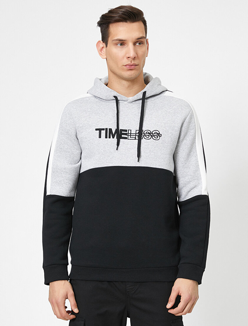 Kapüşonlu Kolları Şeritli İşlemeli Sweatshirt