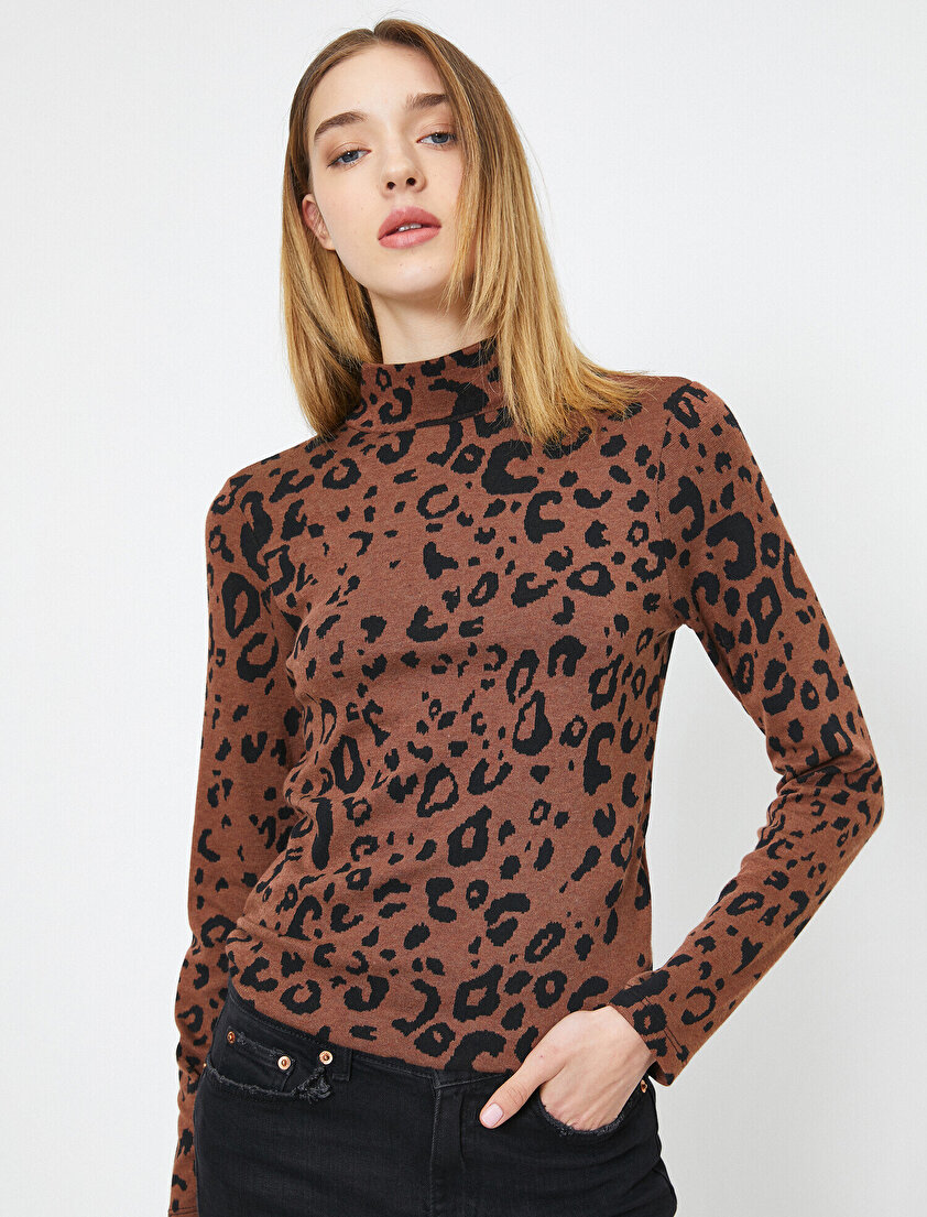 Leopar Desenli Dik Yaka Uzun Kollu T-Shirt