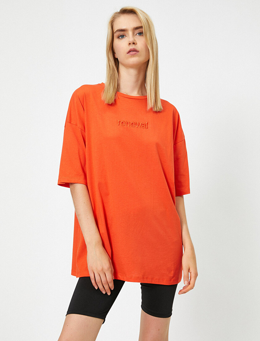 Bisiklet Yaka Nakışlı Boyfriend Tişört