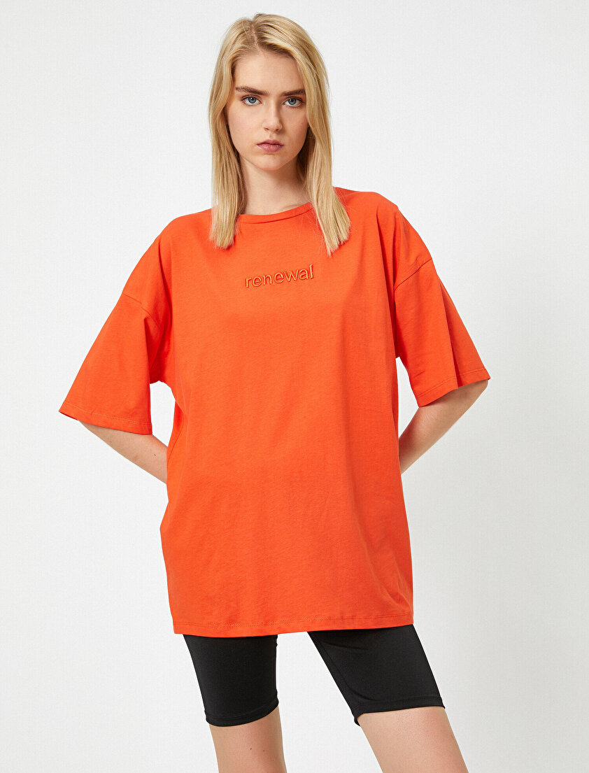 Bisiklet Yaka Nakışlı Boyfriend Tişört