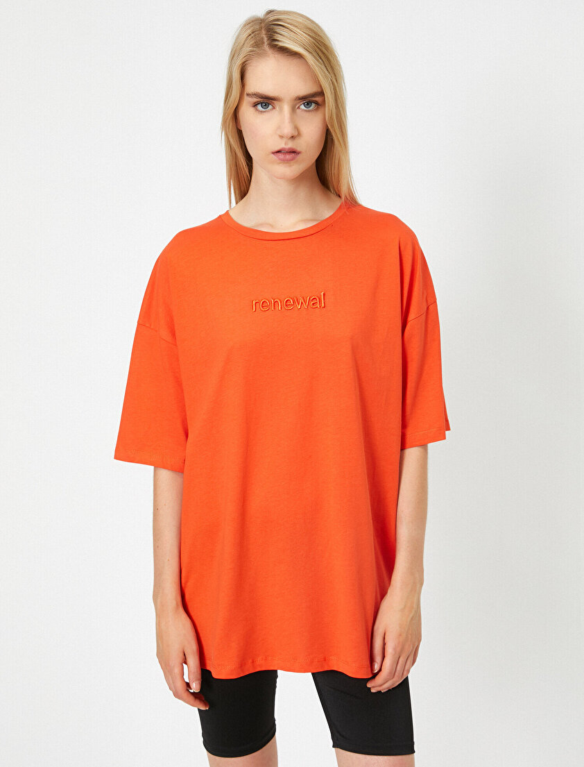 Bisiklet Yaka Nakışlı Boyfriend Tişört