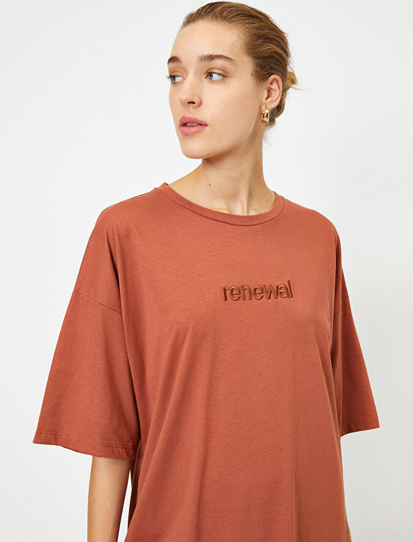 Bisiklet Yaka Nakışlı Boyfriend Tişört