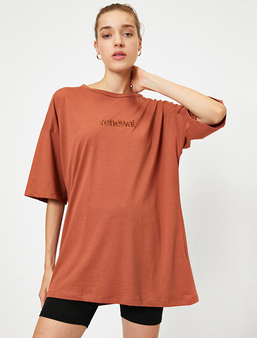 Bisiklet Yaka Nakışlı Boyfriend Tişört