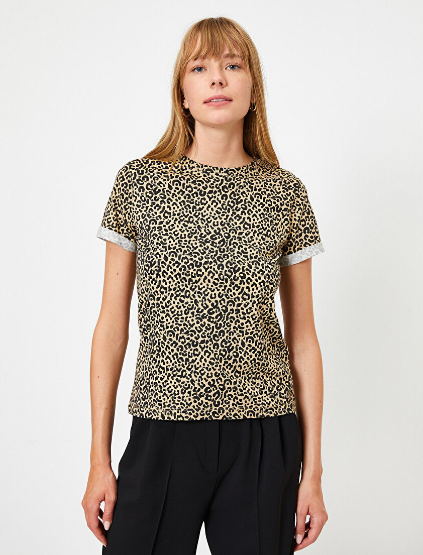 Leopar Desenli Kısa Kollu Bisiklet Yaka T-Shirt