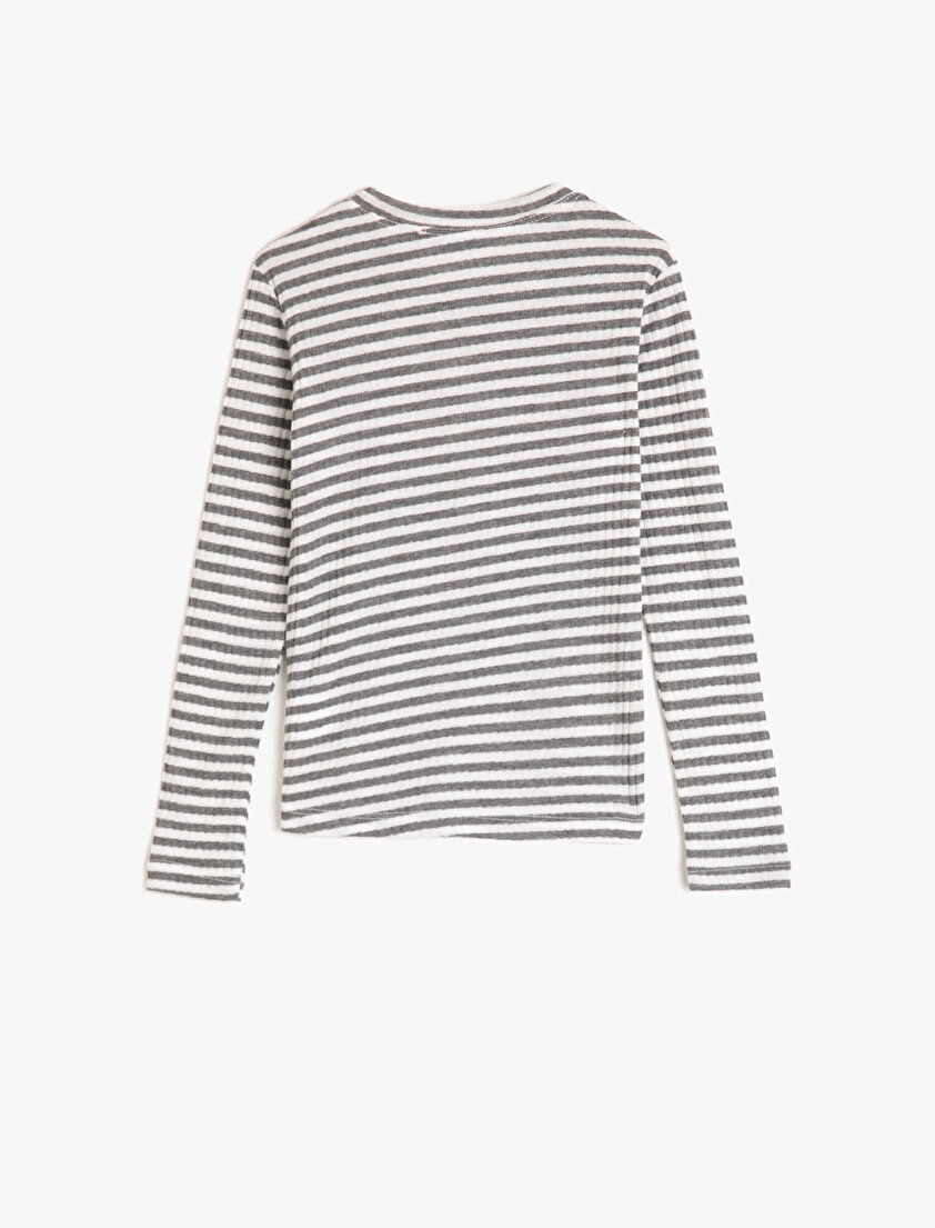 Uzun Kollu Bisiklet Yaka Çizgili Yazılı Tişört 