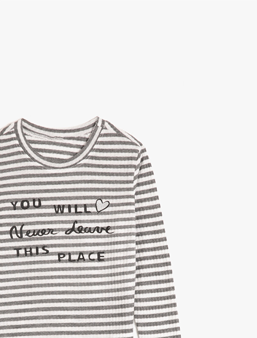 Uzun Kollu Bisiklet Yaka Çizgili Yazılı Tişört 