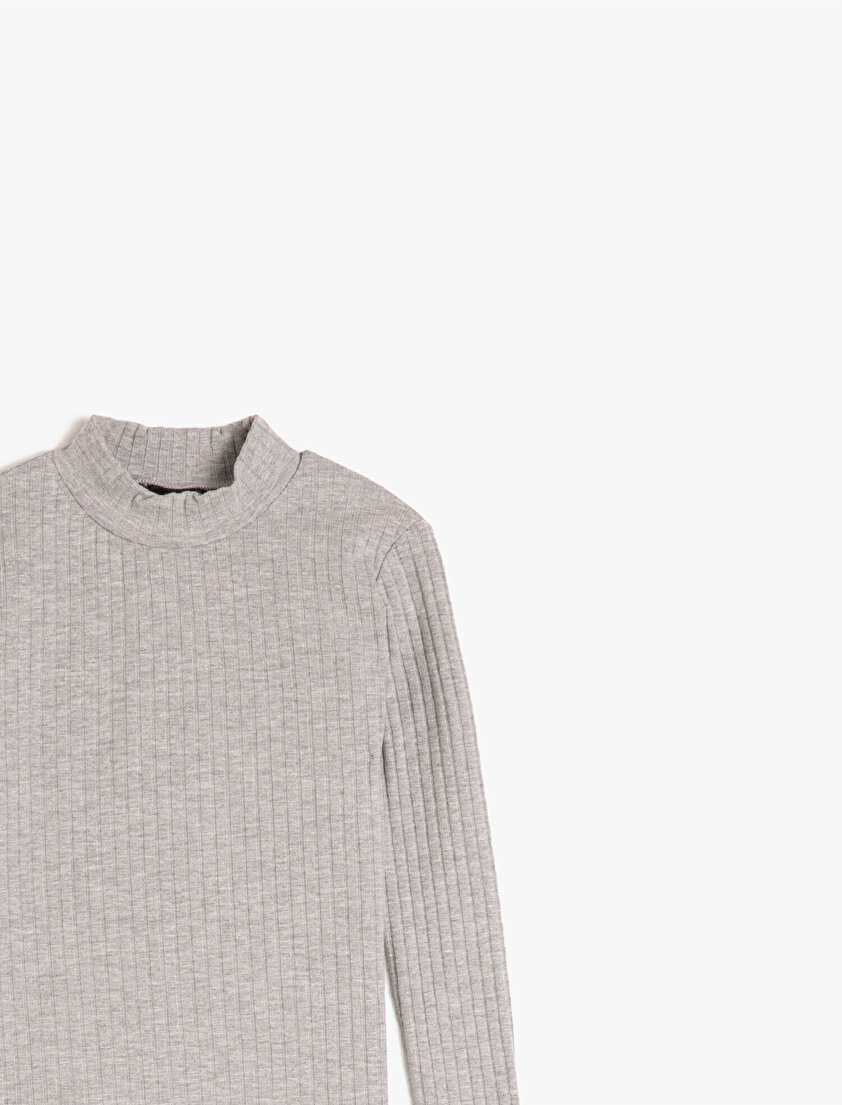 Uzun Kollu Yüksek Yaka Tişört