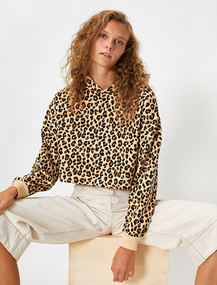 Leopar Desenli Kapüşonlu Crop Sweatshirt
