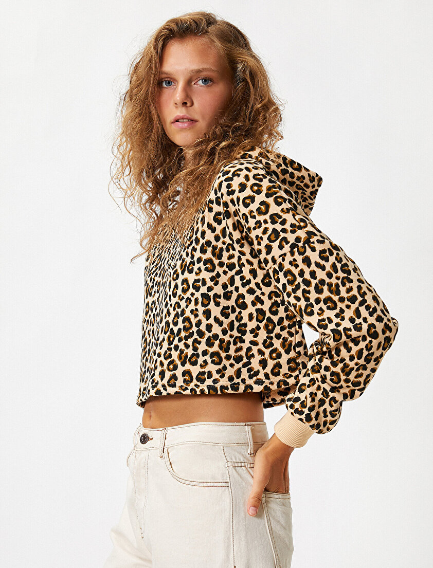 Leopar Desenli Kapüşonlu Crop Sweatshirt