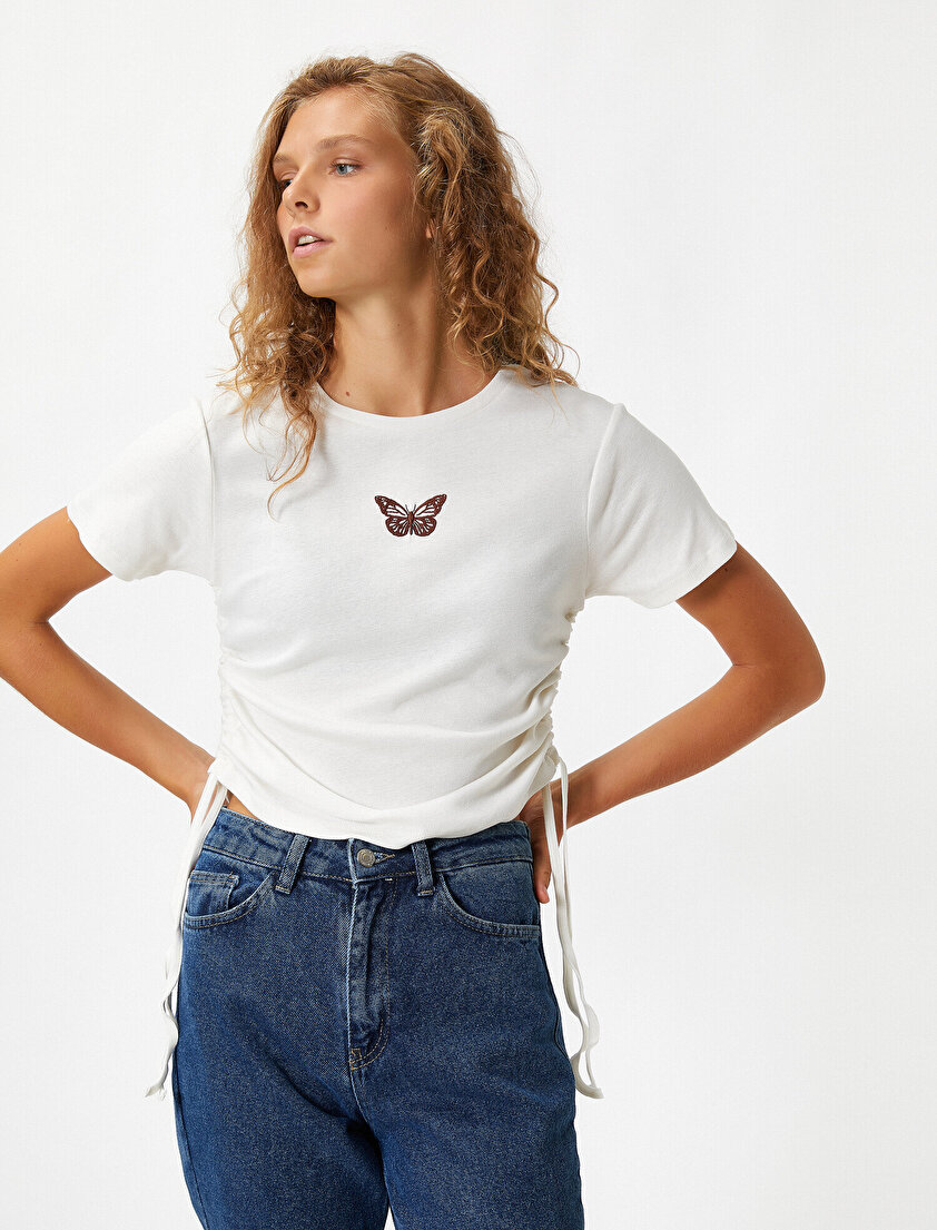 Nakışlı Yanları Büzgülü Kısa Kollu T-Shirt