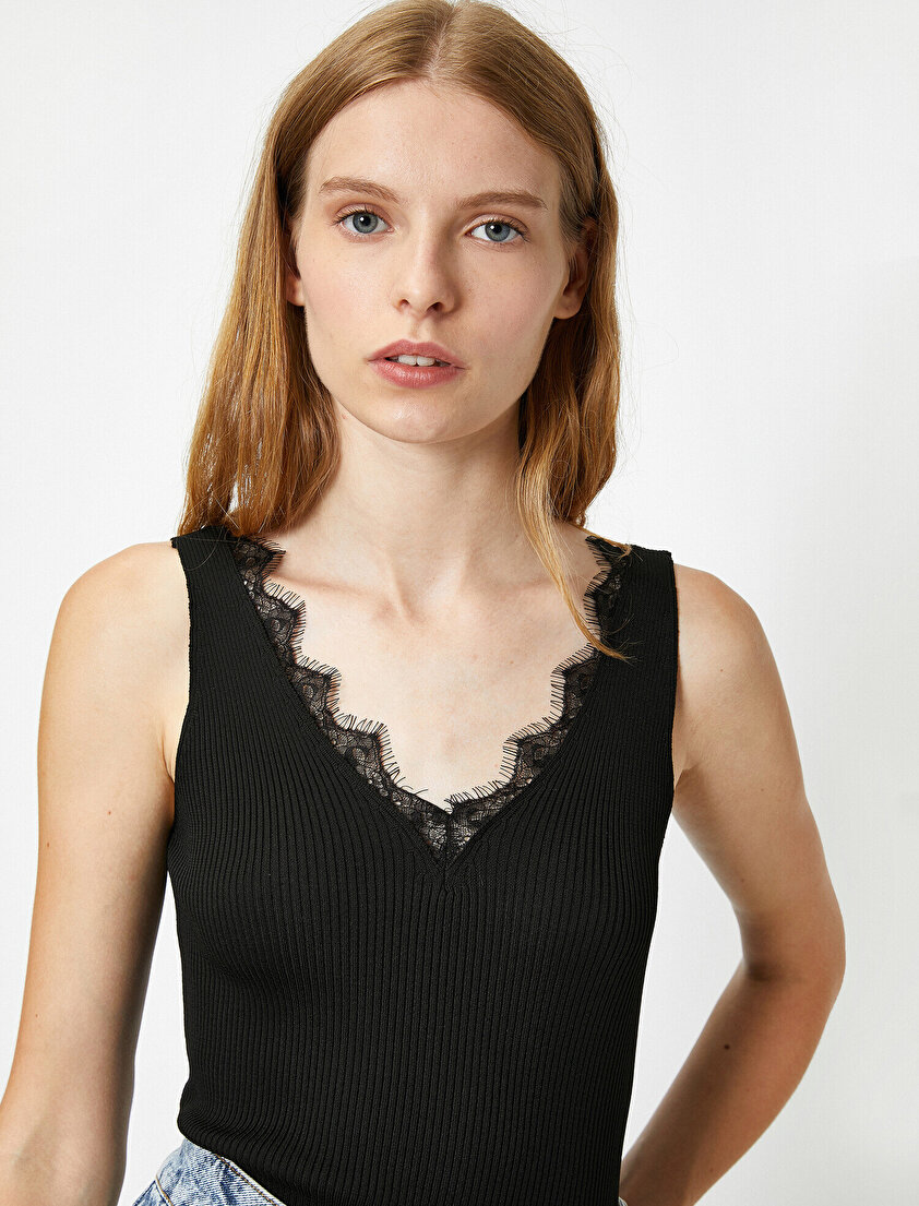 Dantelli V Yaka Triko Bluz