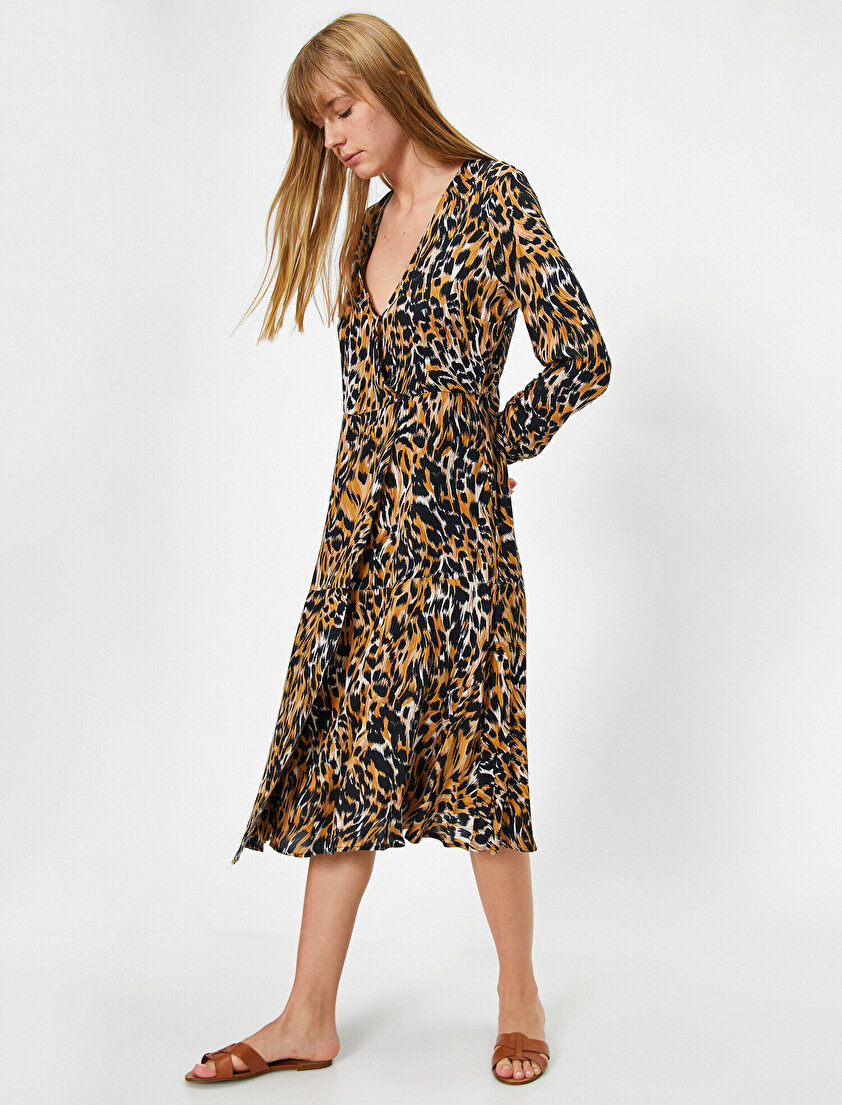  V Yaka Leopar Desenli Volanlı Elbise