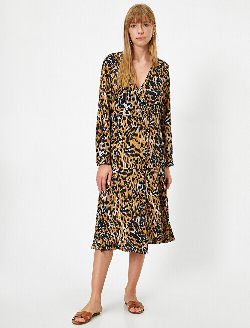  V Yaka Leopar Desenli Volanlı Elbise