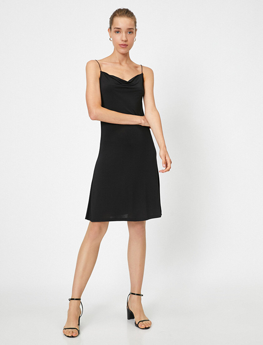 İnce Askılı Degaje Yaka Mini Elbise