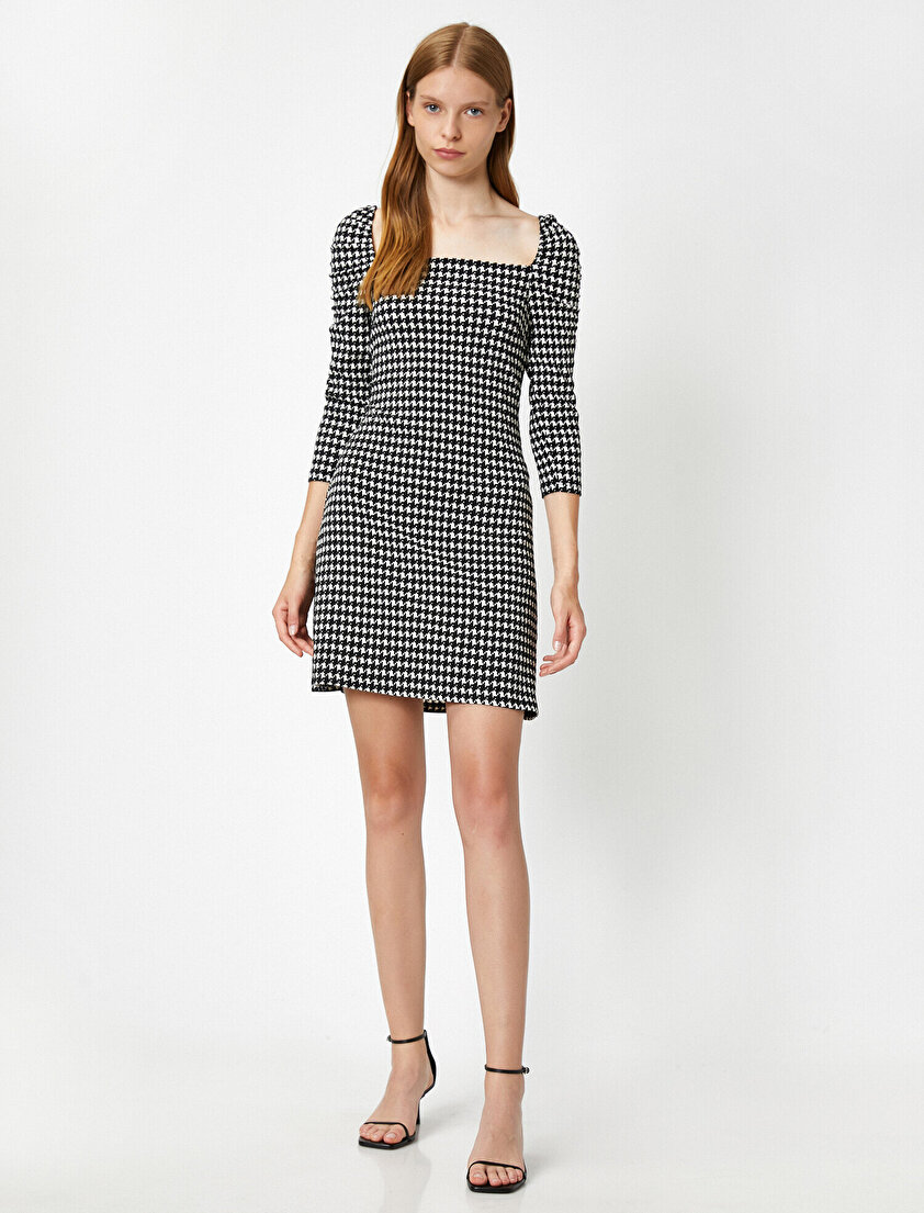 Kare Yaka Kazayağı Desenli Mini Elbise