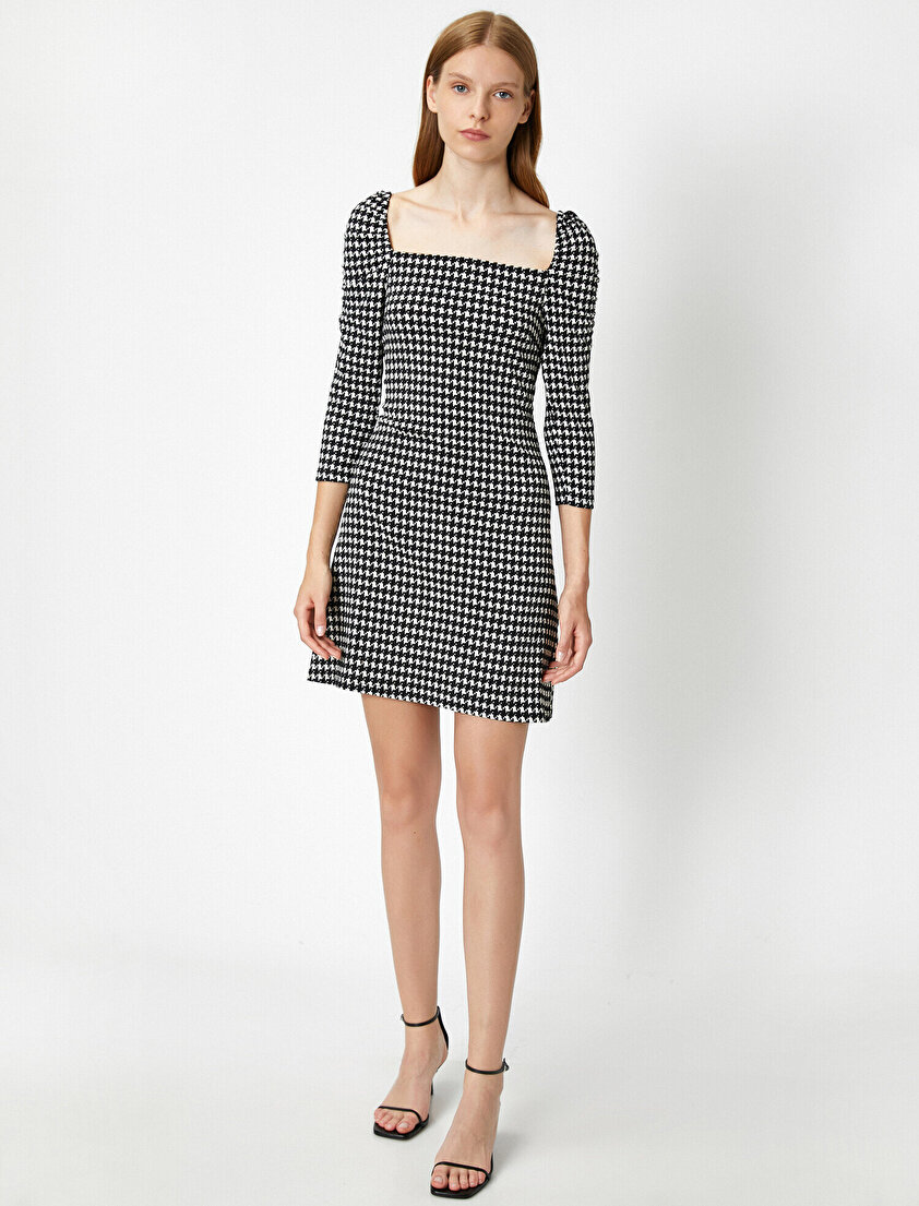 Kare Yaka Kazayağı Desenli Mini Elbise