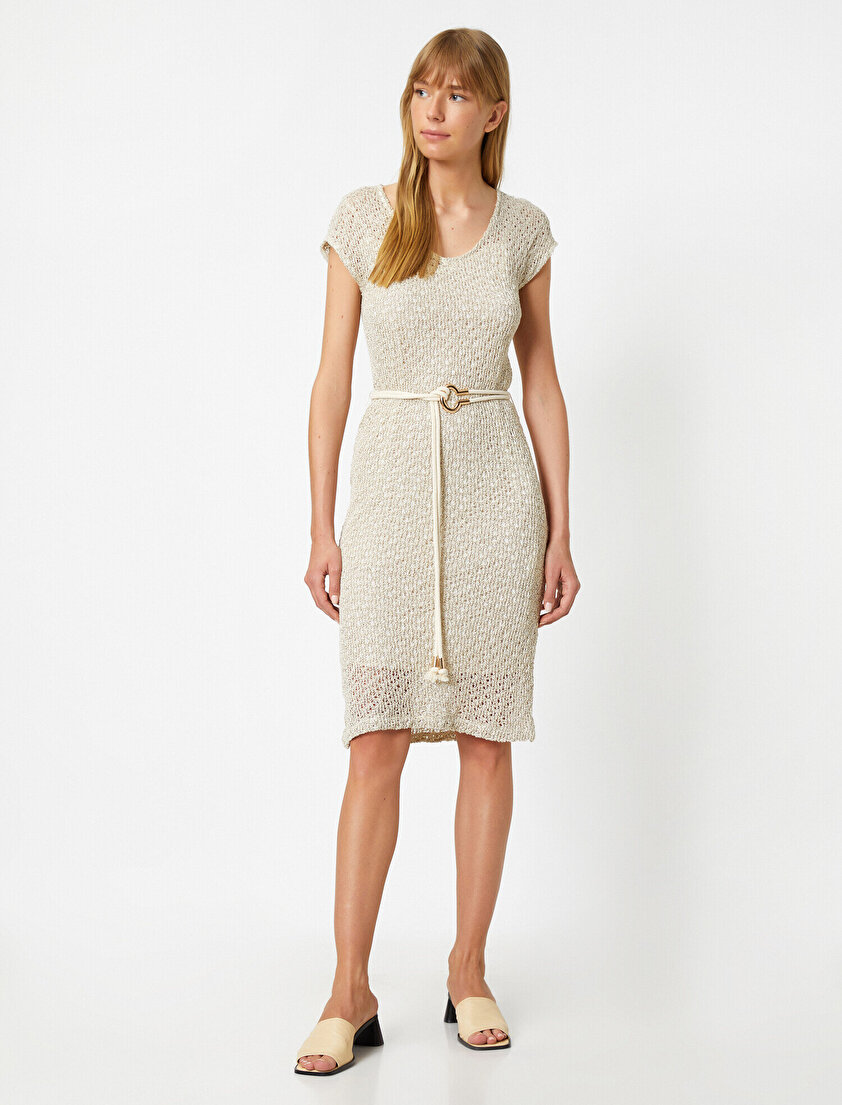 V Yaka Kemerli Triko Elbise