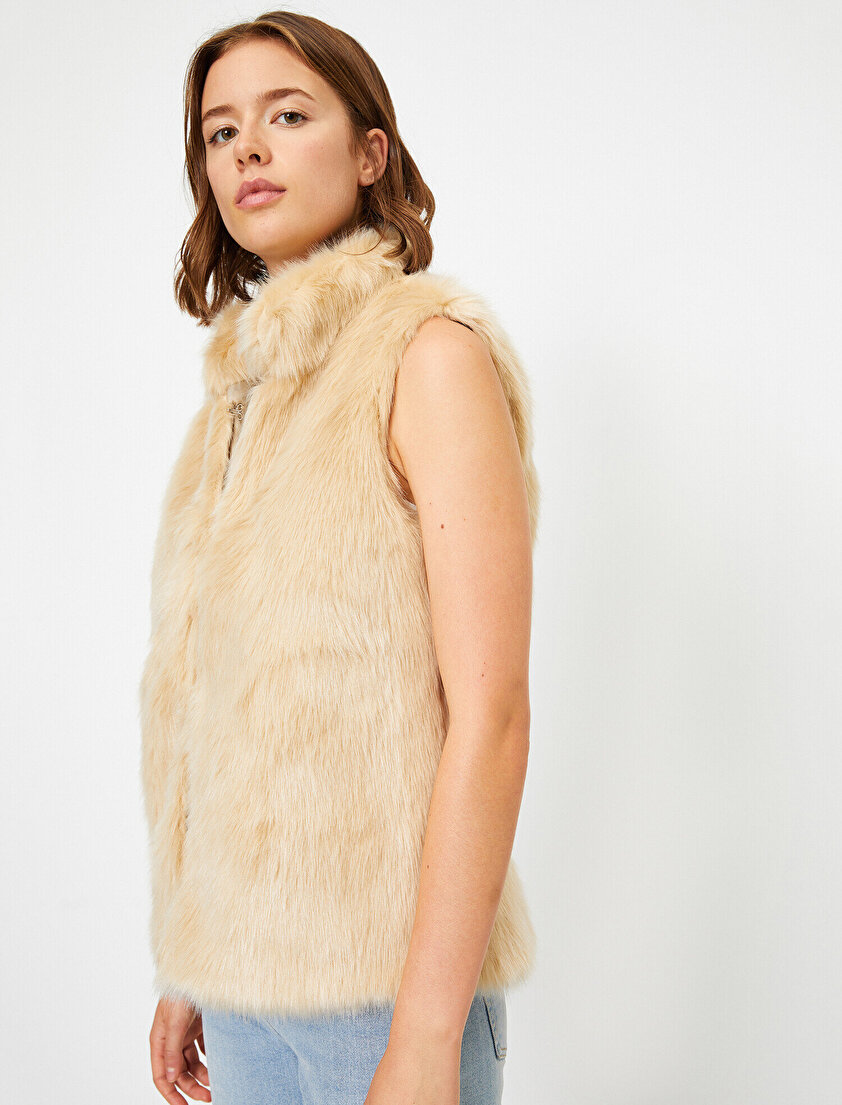 Yüksek Yaka Kısa Kollu Peluş Yelek