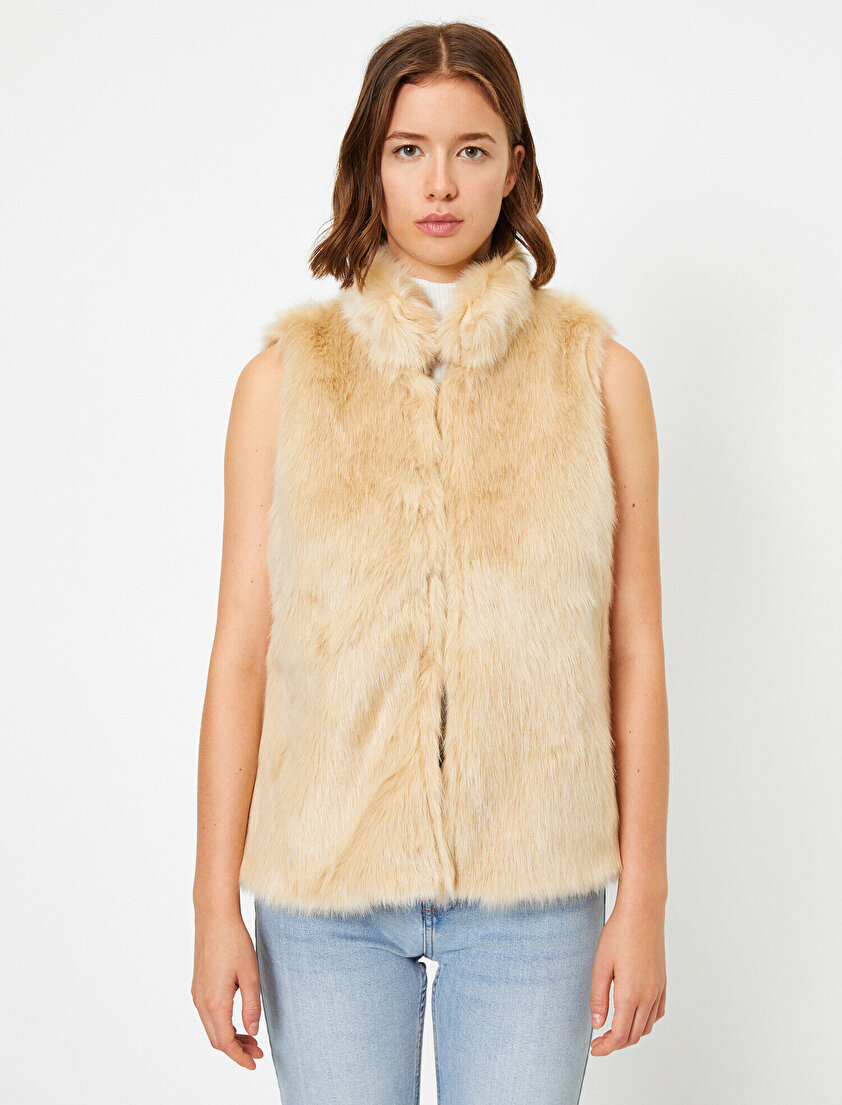 Yüksek Yaka Kısa Kollu Peluş Yelek