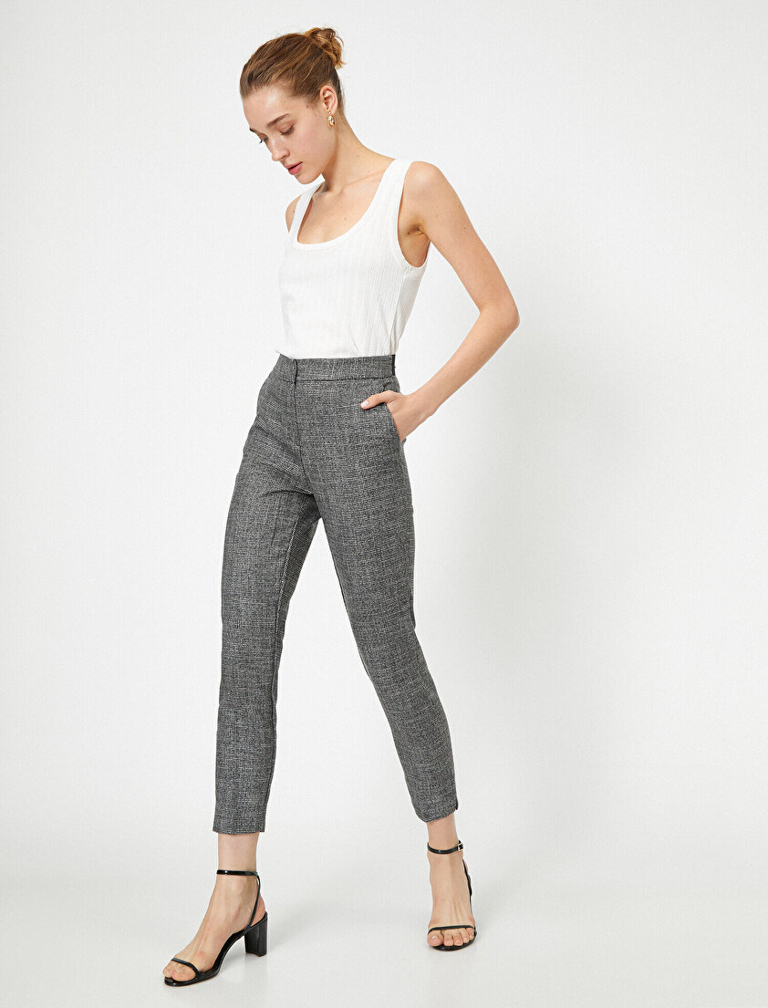 Normal Bel Cep Detaylı Kareli Pantolon