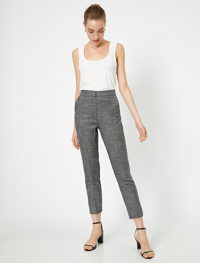 Normal Bel Cep Detaylı Kareli Pantolon