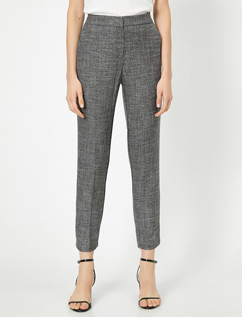 Normal Bel Cep Detaylı Kareli Pantolon