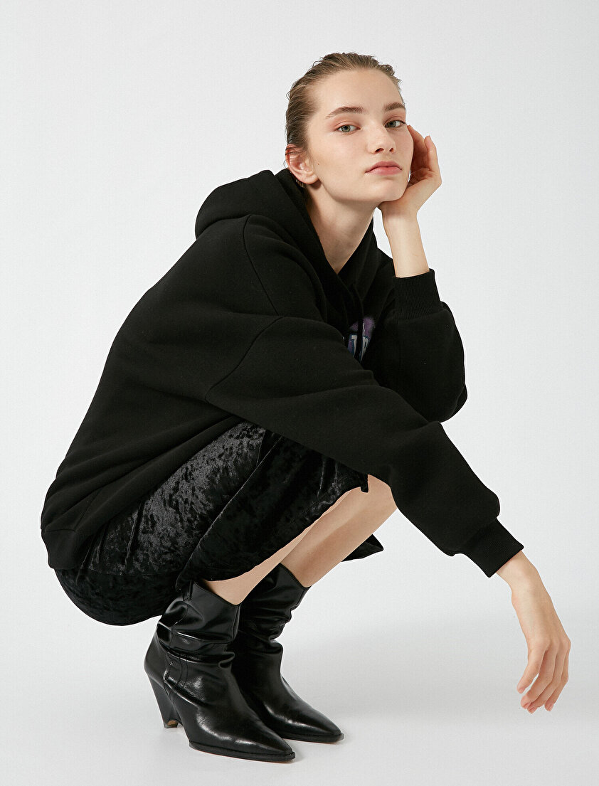 Kapüşonlu Yazılı Baskılı Uzun Kollu Sweatshirt