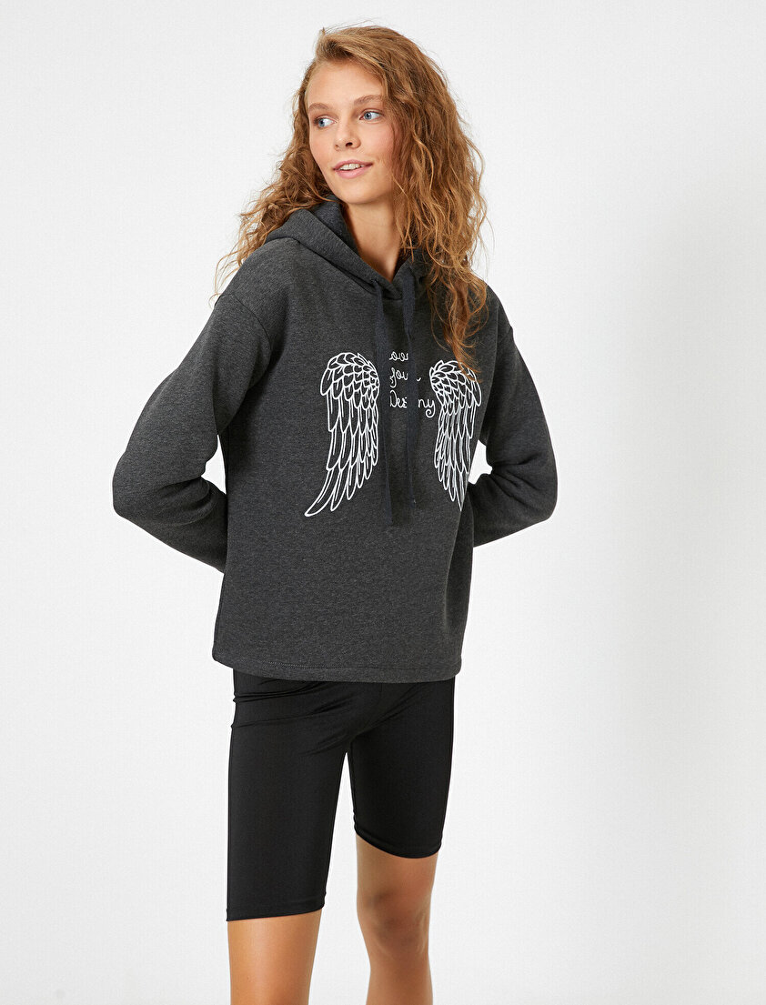 Kapüşonlu Yazılı Baskılı Uzun Kollu Sweatshirt