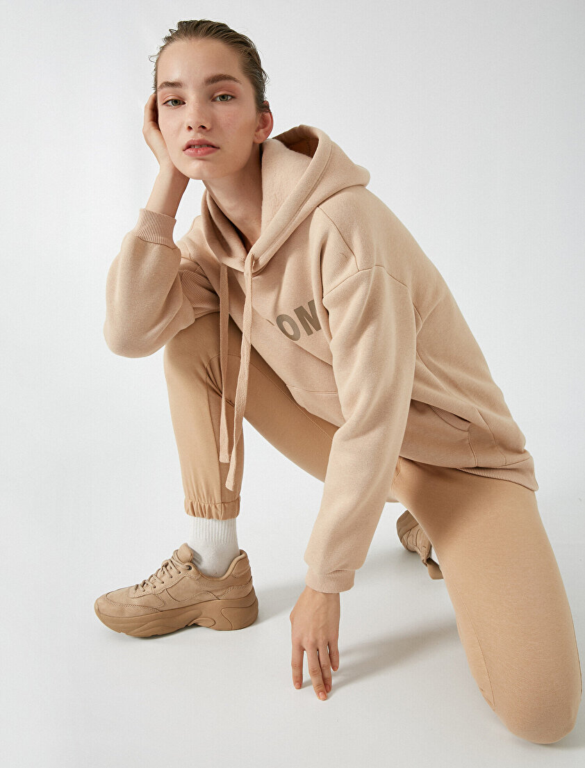 Kapüşonlu Yazılı Baskılı Uzun Kollu Sweatshirt