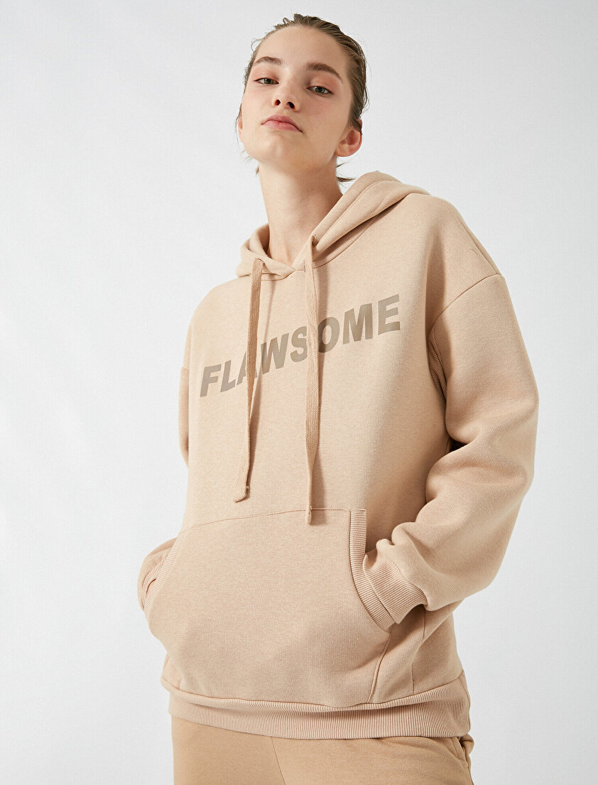 Kapüşonlu Yazılı Baskılı Uzun Kollu Sweatshirt