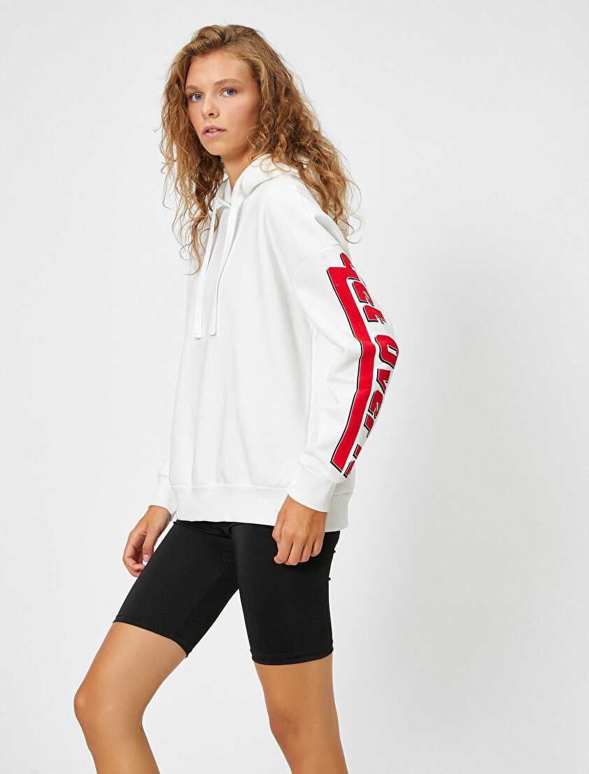 Kapüşonlu Kolları Yazılı Baskılı Sweatshirt