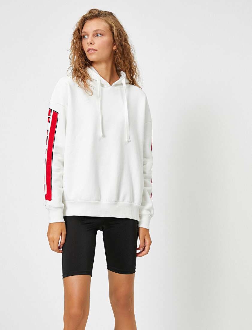 Kapüşonlu Kolları Yazılı Baskılı Sweatshirt