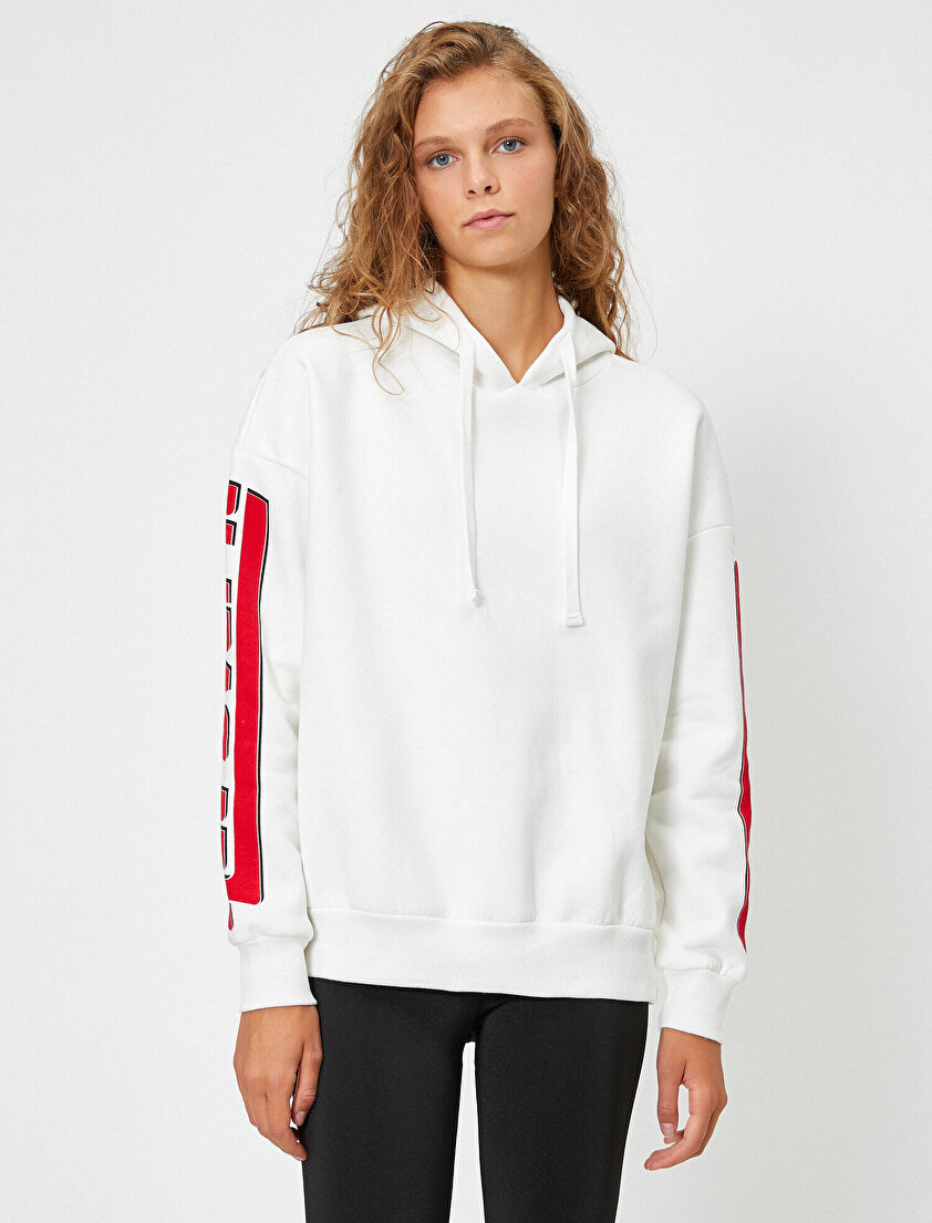 Kapüşonlu Kolları Yazılı Baskılı Sweatshirt