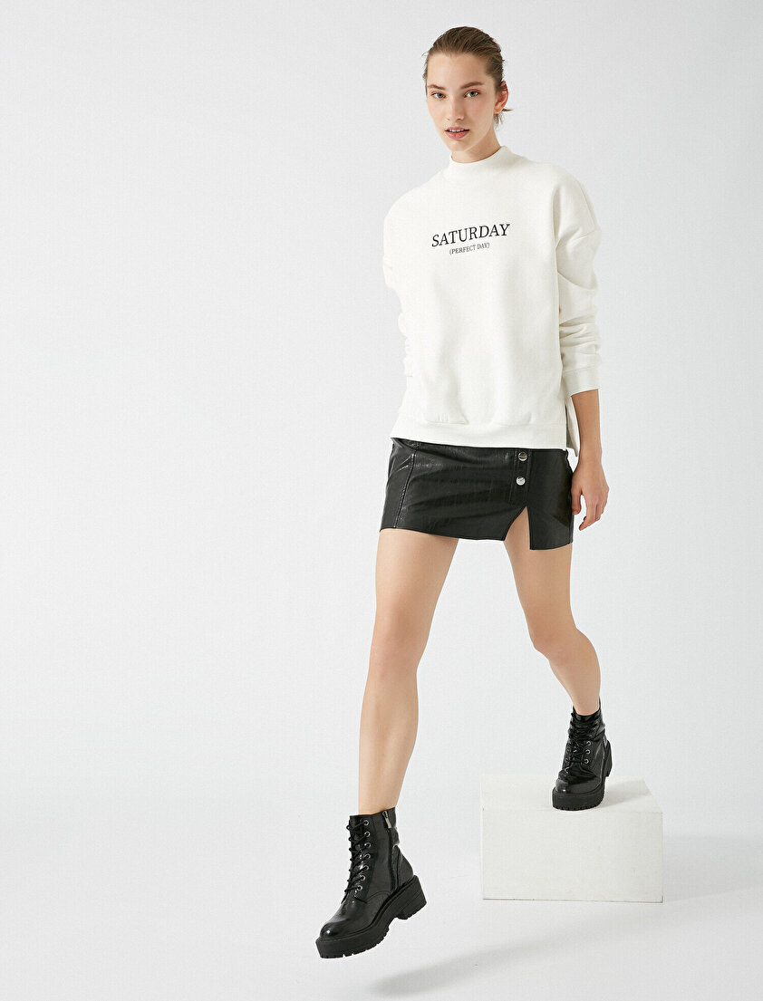 Yazılı Baskılı Yüksek Yaka Sweatshirt