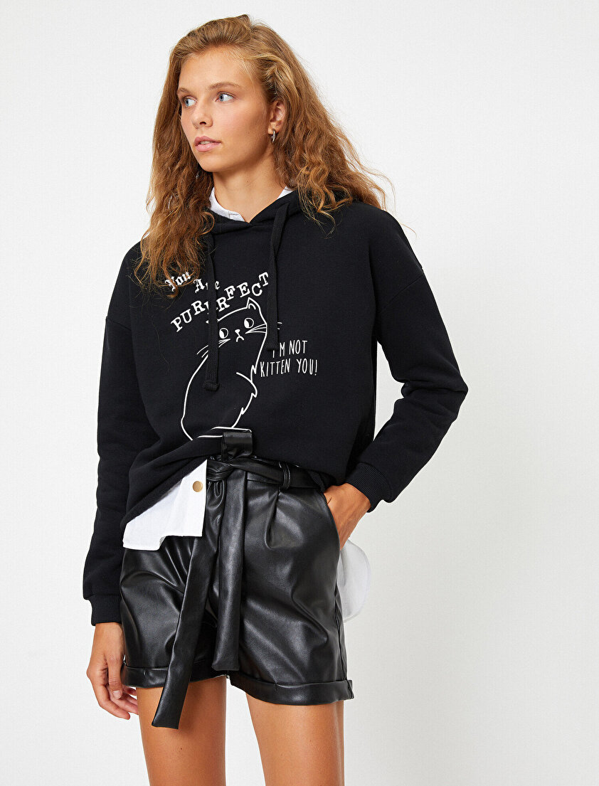 Kapüşonlu Yazılı Baskılı Uzun Kollu Sweatshirt